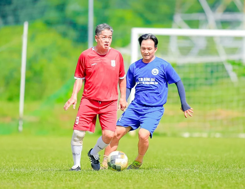 Cựu thủ môn Nguyễn Hồng Phẩm vẫn còn thanh thoát như ngày nào.