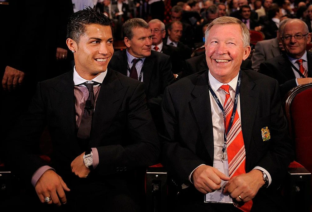 Sir Alex có nhiều ảnh hưởng ở MU, kể cả với những cá nhân như Ronaldo. Ảnh: CGI.