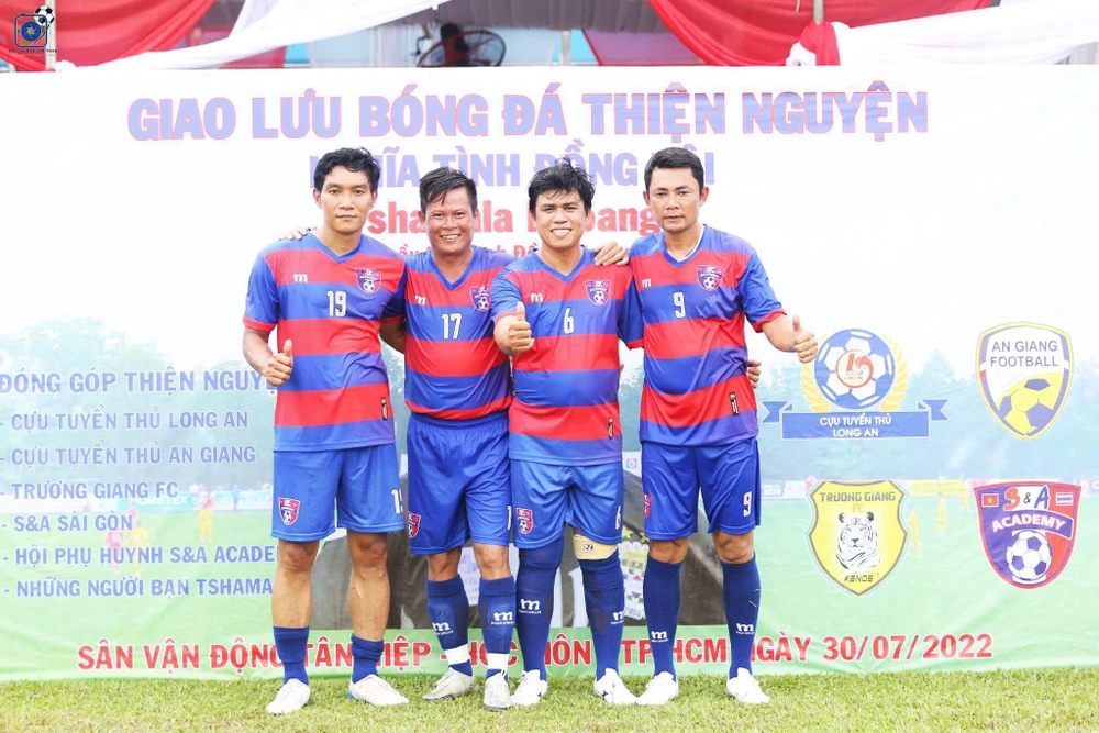 S&amp;A Sài Gòn và Hội phụ huynh S&amp;A Academy vui vẻ giúp đỡ cựu cầu thủ ngoại sớm ổn định cuộc sống sau khi thay khớp háng.