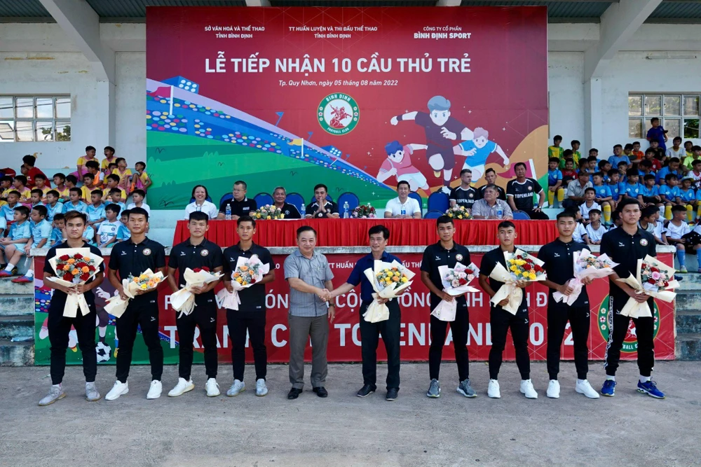 Bóng đá Bình Định chăm lo tốt cho lứa trẻ làm nguồn kế thừa CLB chơi bóng ở V-League. Ảnh: ANH PHƯƠNG.
