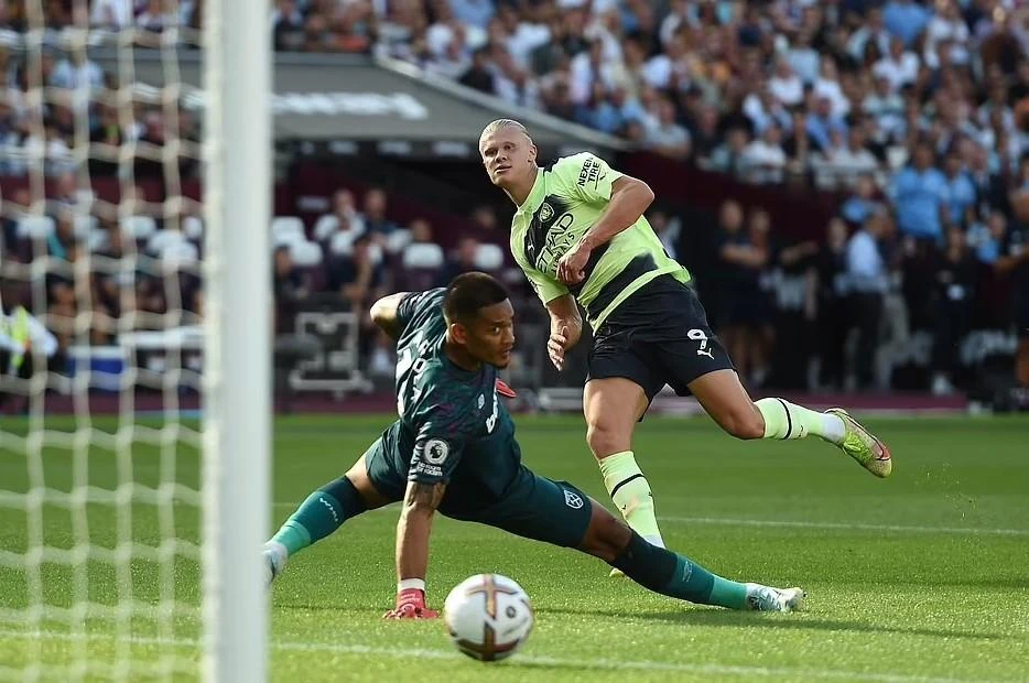 West Ham không thể ngăn cản chân sút 22 tuổi lập cú đúp trong trận khai mạc giải Ngoại hạng Anh. Ảnh: CGI.