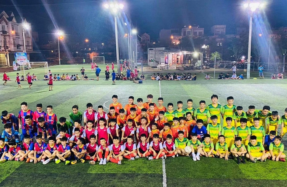 Trung tâm bóng đá cộng đồng Sola hào hứng tranh tài với lứa U-13 Bình Định. Thầy và trò được sống trong không khí bóng đá, tiếp nối đam mê!
