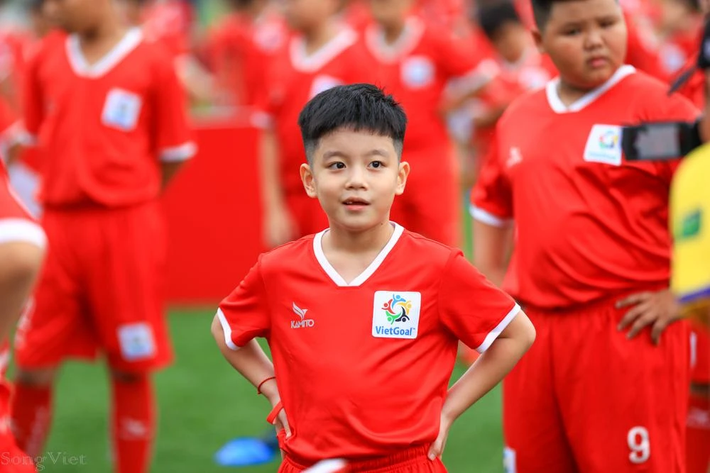 Cầu thủ nhí có nickname Happy hạnh phúc và hồn nhiên trong ngày hội bóng đá Passion Day.