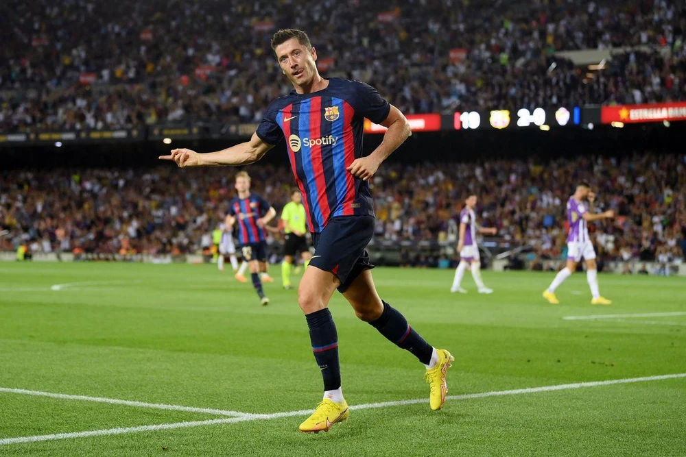 Tân binh Lewandowski lập cú đúp cho đội bóng xứ Catalan. Ảnh: CGI.