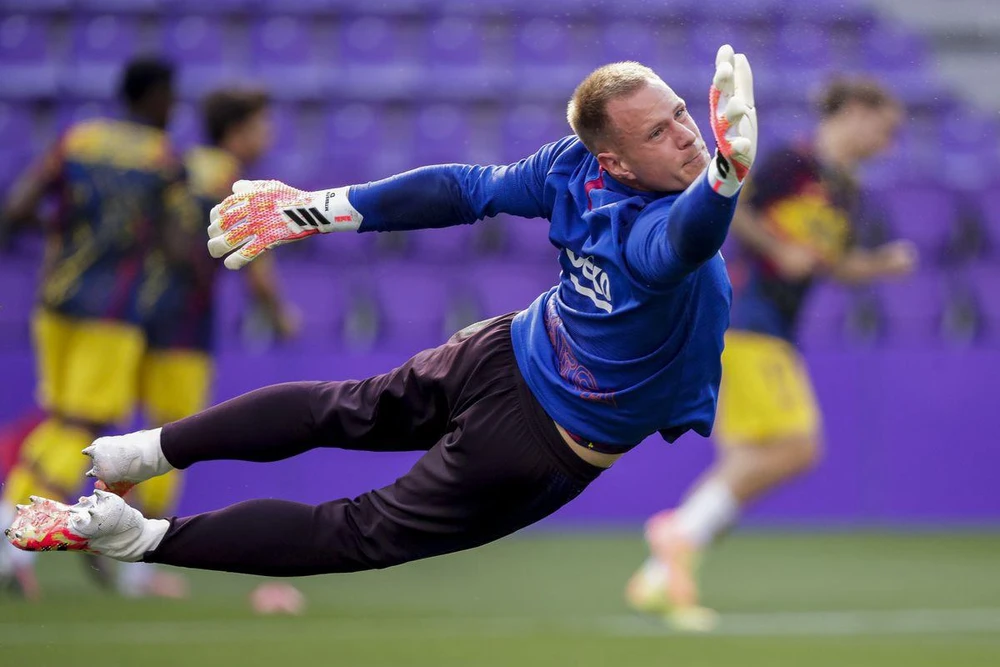 HLV Xavi dành nhiều lời khen ngợi nhất cho thủ thành Stegen trong chiến thắng bốn sao của Barcelona. Ảnh: CGI.