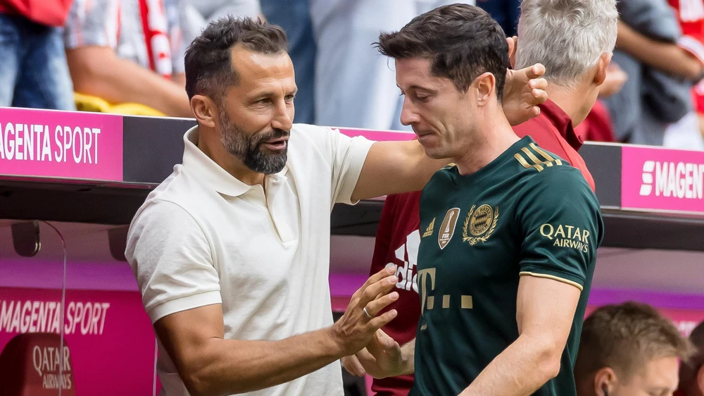 Giám đốc Bayern Munich không ngại Lewy ở bên kia chiến tuyến trong màu áo Barca khi đụng độ nhau ở Champions League. Ảnh: CGI. Giám đốc Bayern Munich không ngại Lewy ở bên kia chiến tuyến trong màu áo Barca khi đụng độ nhau ở Champions League. Ảnh: CGI.