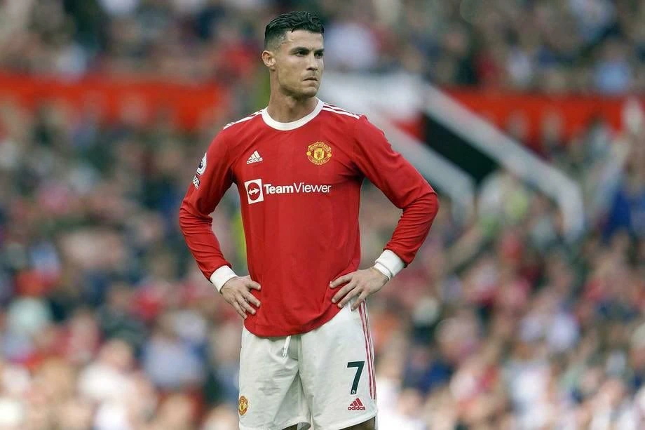 Ronaldo muốn rời khỏi Old Trafford nhưng không có đội bóng lớn nào chơi Champions League cần có anh. Ảnh: CGI.