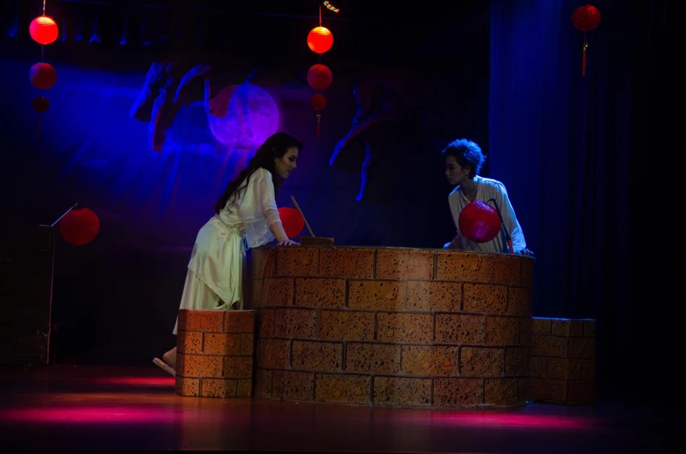 Cái giếng nước chôn vùi bà Hai dưới đáy cũng là nơi giấu kín những tâm tư trĩu nặng và giằng xé trong một đại gia đình chịu ảnh hưởng nặng nề của lễ giáo phong kiến...