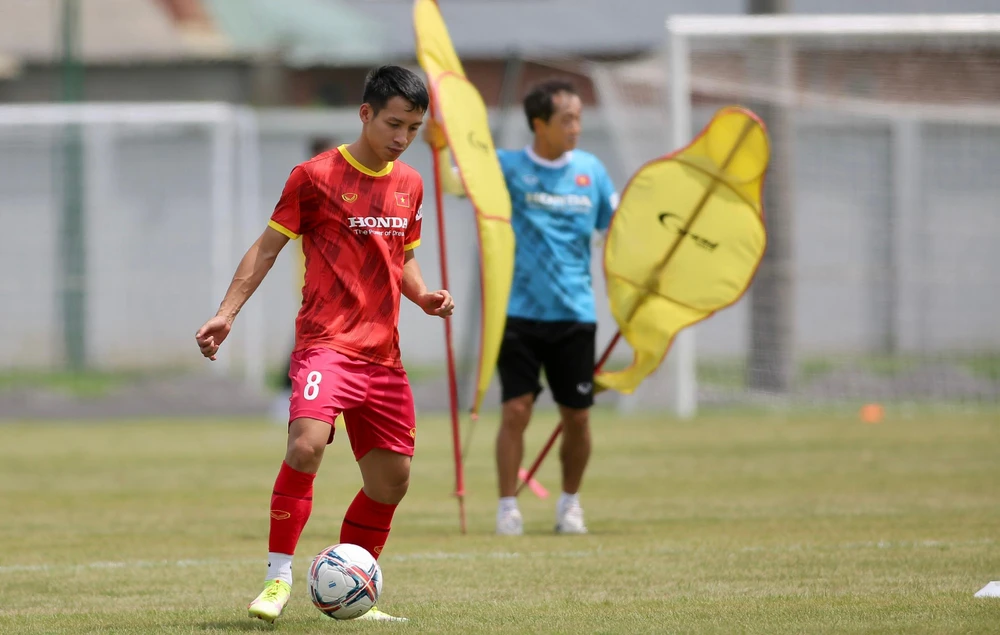 Đỗ Hùng Dũng thi đấu ổn định trong màu áo Hà Nội và luôn là một át chủ bài của ông Park ở tuyến giữa.