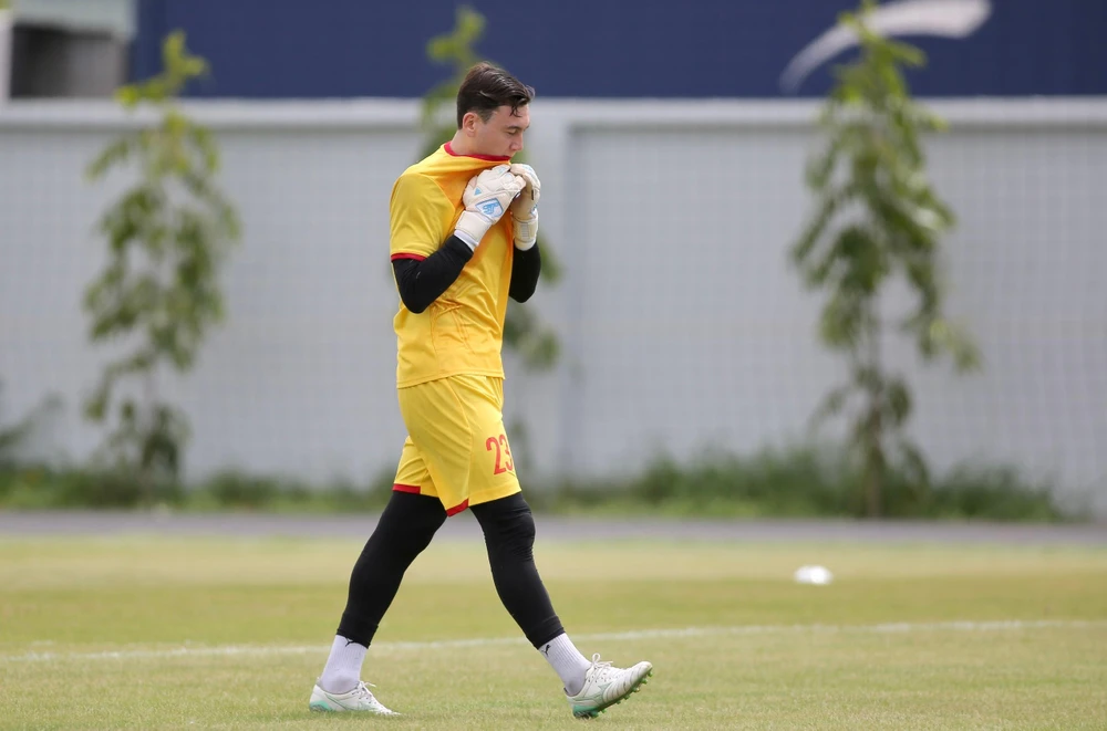 Thủ môn Việt kiều Nga - Đặng Văn Lâm sau hơn một năm ít ra sân tại Nhật Bản vẫn tỏa sáng khi đầu quân cho Bình Định và nghiễm nhiên có một suất trên tuyển.