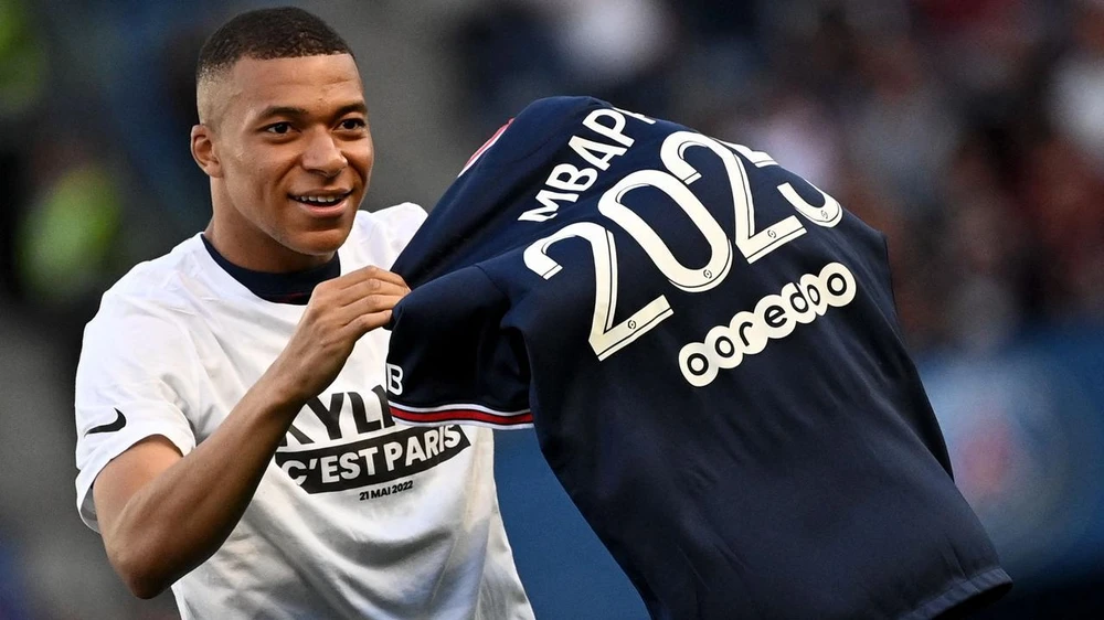 Bản hợp đồng mới gắn bó với PSG đến năm 2025 giúp tiểu tướng Mbappe có mức lương cao nhất thế giới. Ảnh: CGI.