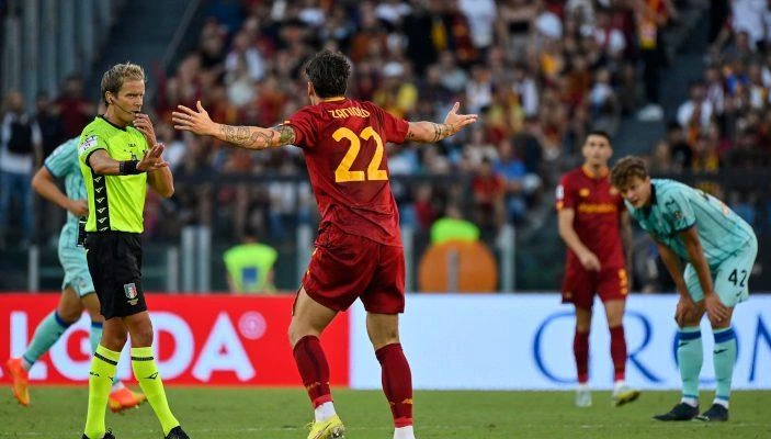 AS Roma thua ngay trên sân nhà và rơi xuống thứ 6 trên bảng xếp hạng Serie A. Ảnh: CGI.