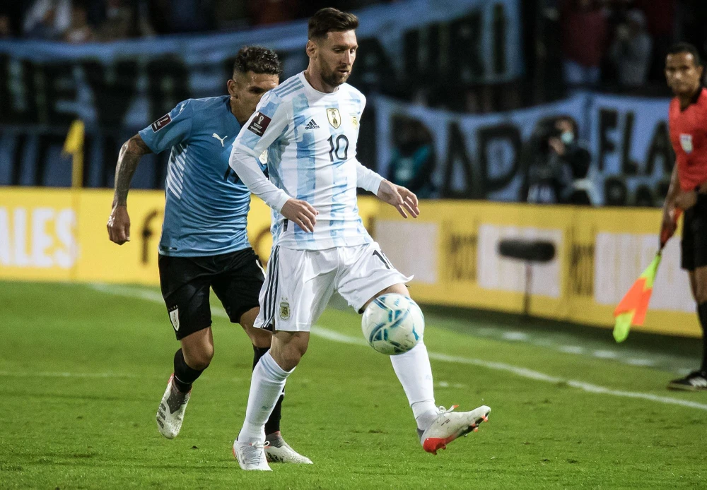 Tiền đạo của PSG liên tục nổ súng trong màu áo tuyển quốc gia. Ảnh: CGI.