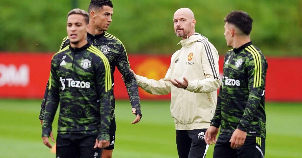 HLV Ten Hag không còn muốn giữ chân Ronaldo. Ảnh: CGI.
