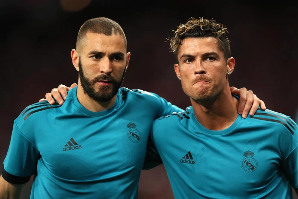 Ronaldo dự kiến sẽ trao Quả bóng vàng cho đồng đội cũ Benzema. Ảnh: GETTY.