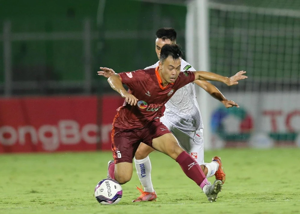 Bình Định nằm thế kèo trên Hà Tĩnh ở sân Quy Nhơn. Ảnh: ANH PHƯƠNG.