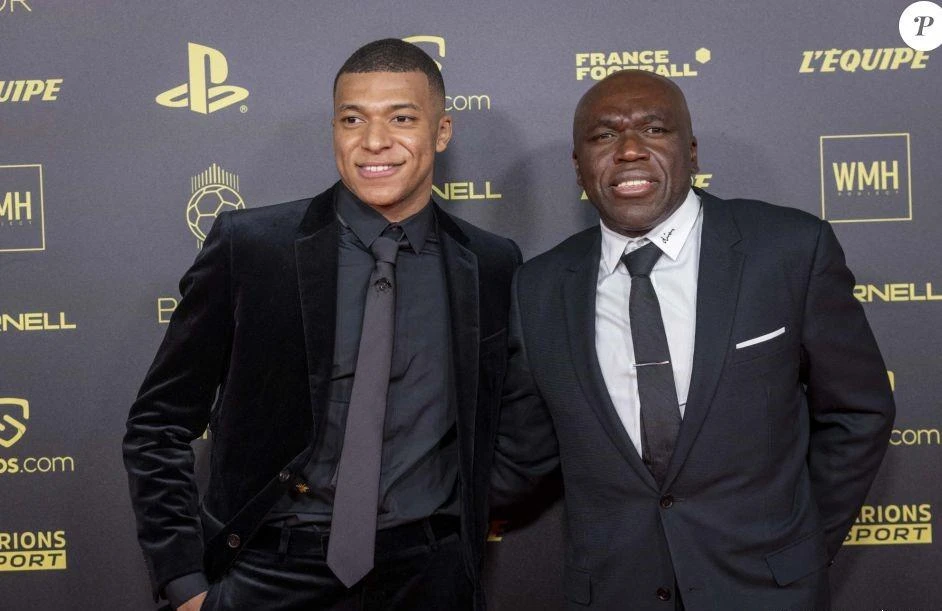 Mbappe bị nhiều người la ó khi đến tham dự lễ trao giải Quả bóng vàng. Ảnh: GETTY.