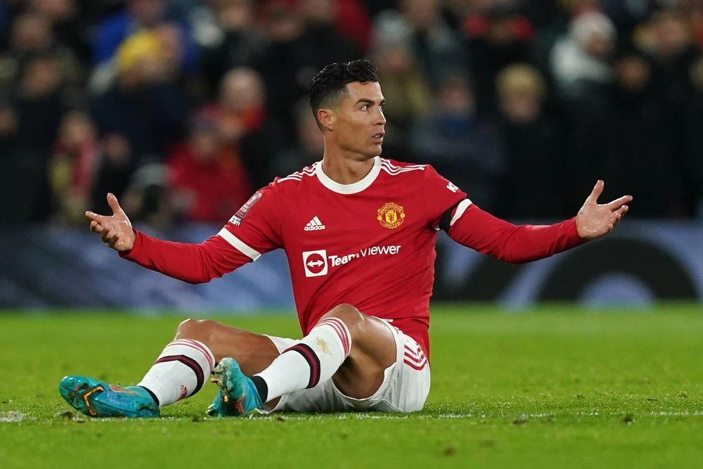 Ronaldo bị người hâm mộ Man United chê trách với hành động trẻ con. Ảnh: GETTY.