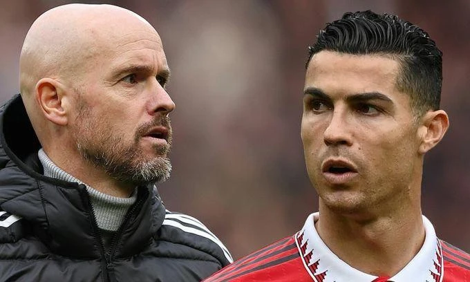 HLV Ten Hag bị cho là thiếu tôn trọng Ronaldo dù ông luôn nói có anh trong kế hoạch sử dụng. Ảnh: GETTY.