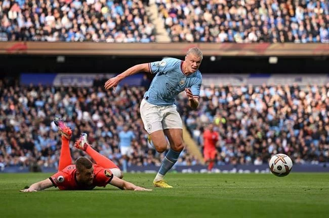 Tiền đạo người Na Uy mạnh mẽ ghi bàn mở điểm cho Man City trong trận thắng Brighton 3-1. Ảnh: GETTY.