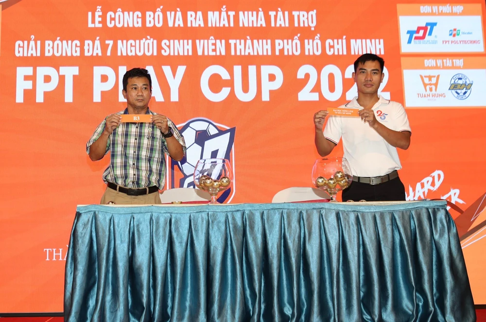 Bốc thăm chia bảng đấu cuộc chơi lớn của bóng đá sinh viên diễn ra gần một tháng ở trường ĐH Tôn Đức Thắng. Ảnh: ANH PHƯƠNG.