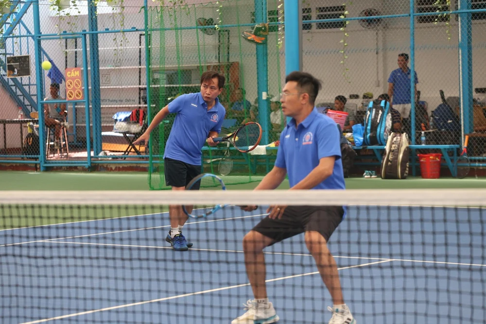 Các cặp đôi che chắn và bọc lót cho nhau ăn ý trên từng mét sân dù không có nhiều thời gian tập luyện chung với lá thăm ngẫu nhiên.