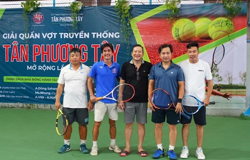 Những tay vợt lão tướng vẫn còn sung sức nhờ rèn luyện thể thao thường xuyên...