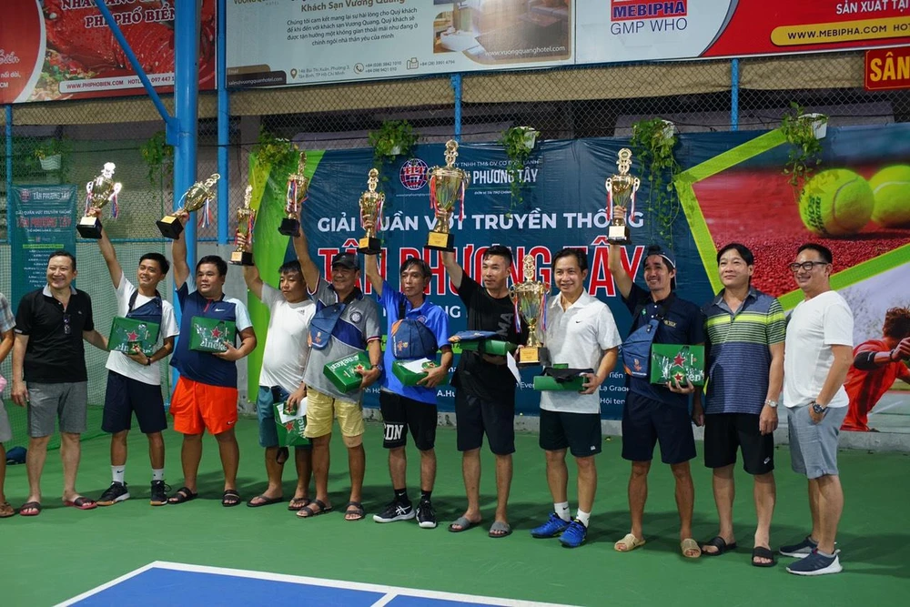 Các tay vợt hậu cuộc chơi vẫn còn luyến tiếc và hứa hẹn với nhau mỗi năm cùng nhà tổ chức chuyên nghiệp Tân Phương Tây trình làng nhiều giải đấu hơn nữa.