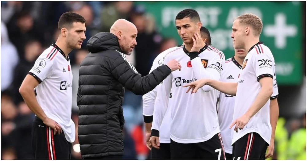 HLV Ten Hag không hài lòng với thủ quân Ronaldo và đồng đội ở trận thua muối mặt Aston Villa. Ảnh: GETTY.