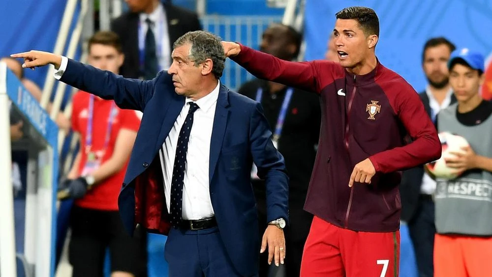 Ronaldo từng là chân sút không thể thiếu của HLV Fernando Santos trong màu áo tuyển Bồ Đào Nha. Ảnh: GETTY.