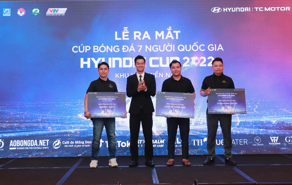 Tổng Giám đốc Vietfootball Phạm Ngọc Tuấn cùng các nhà làm giải đồng lòng chung tay cho cuộc chơi ngày càng lớn mạnh. Ảnh: ANH PHƯƠNG.