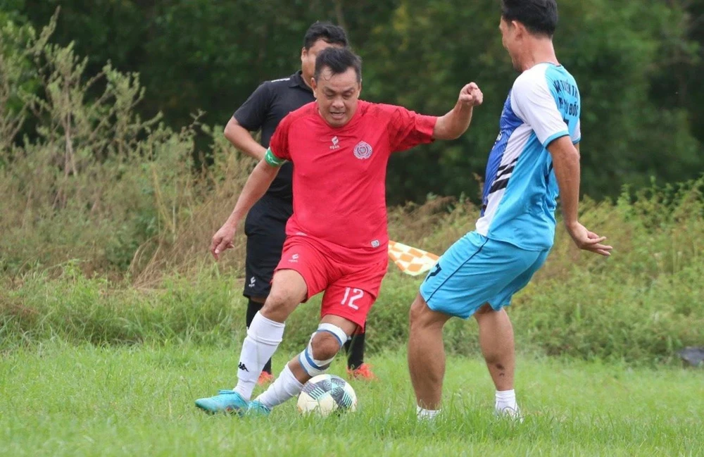 Bác sĩ Dương Phong Nghi ghi bàn mở điểm rất hiểm hóc với cú vẩy má ngoài chân phải điệu đà cùng những pha đi bóng lắt léo qua cả hậu vệ lẫn thủ môn và dứt điểm rất tình thương mến thương ở trận đấu đúng nghĩa giao hữu với kết quả 1-1.