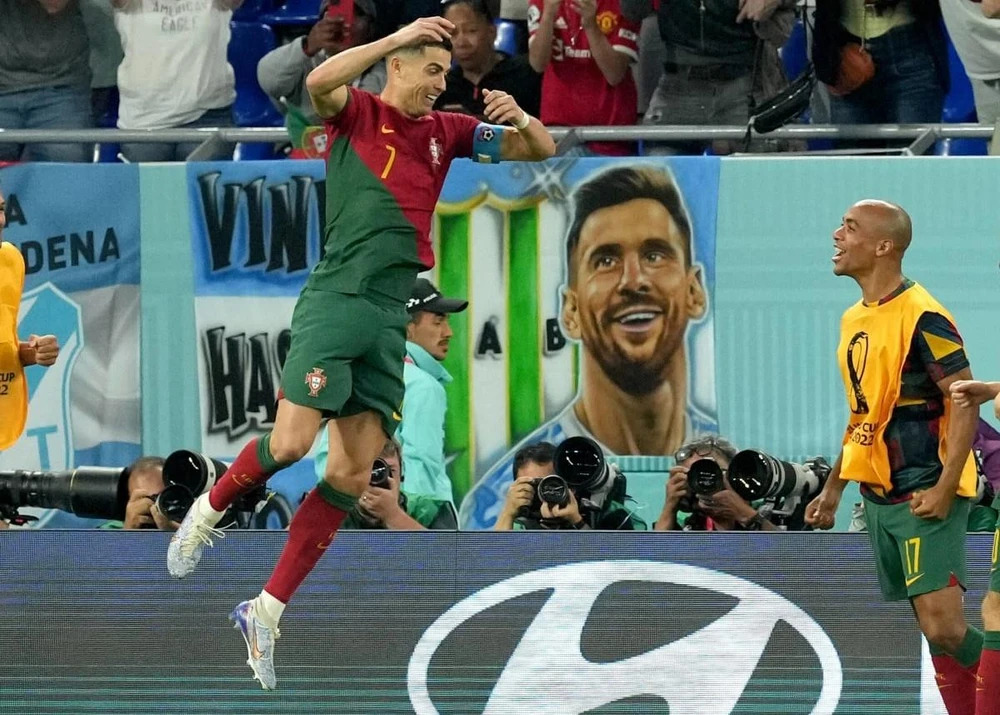 Ronaldo lập kỷ lục ghi bàn tại năm kỳ World Cup khác nhau. Ảnh: GETTY.