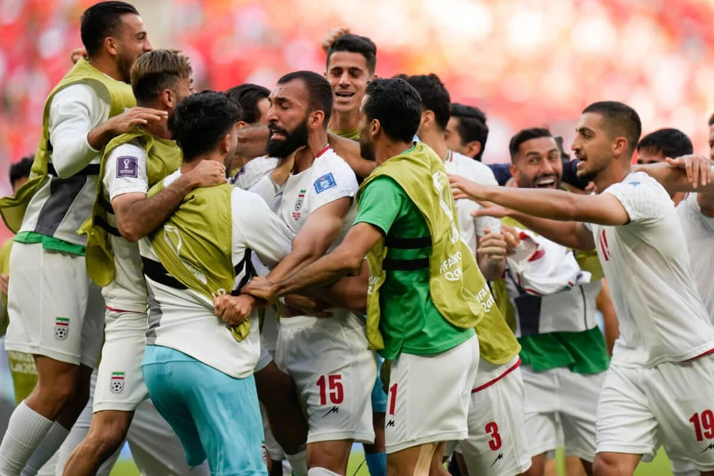 Iran kiên nhẫn hạ gục Xứ Wales 2-0 trong những phút bù giờ. Ảnh: GETTY.