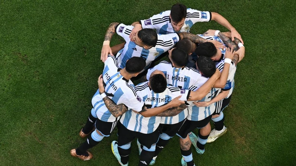 Đội tuyển Argentina cứu vớt tham vọng của chính mình sau trận thắng Mexico 2-0. Ảnh: GETTY.