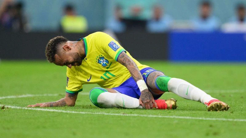 Chân sút người Brazil bị chấn thương phải nghỉ ít nhất hai trận vòng bảng World Cup. Ảnh: GETTY.
