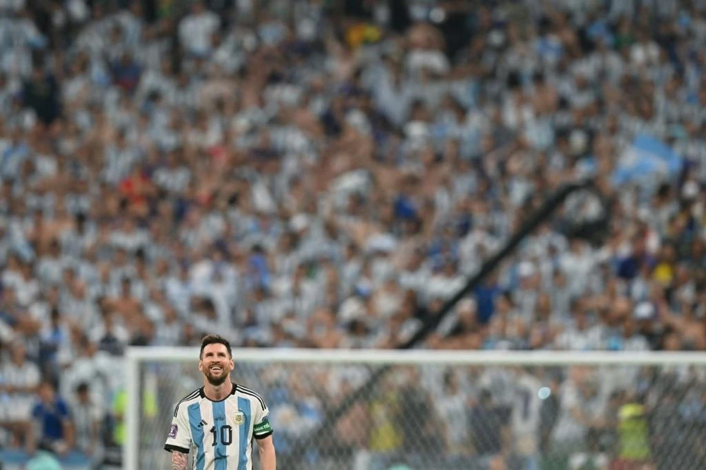 Messi đang mơ về ngôi vô địch World Cup cho tuyển Argentina nhưng trước mắt, anh cùng đồng đội phải vượt qua Ba Lan để chắc suất đi tiếp. Ảnh: GETTY.