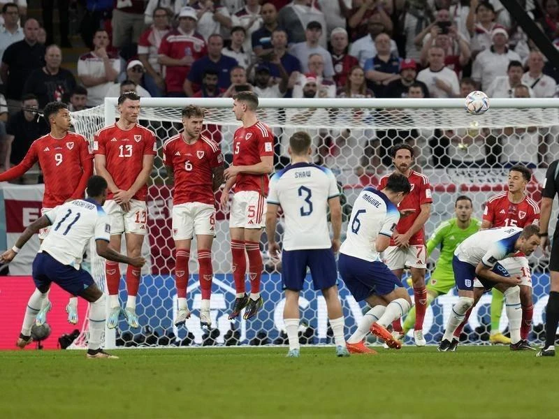 Số 11 giải tỏa bế tắc cho Tam sư với cú sút phạt thành bàn đẹp mắt. Ảnh: GETTY.