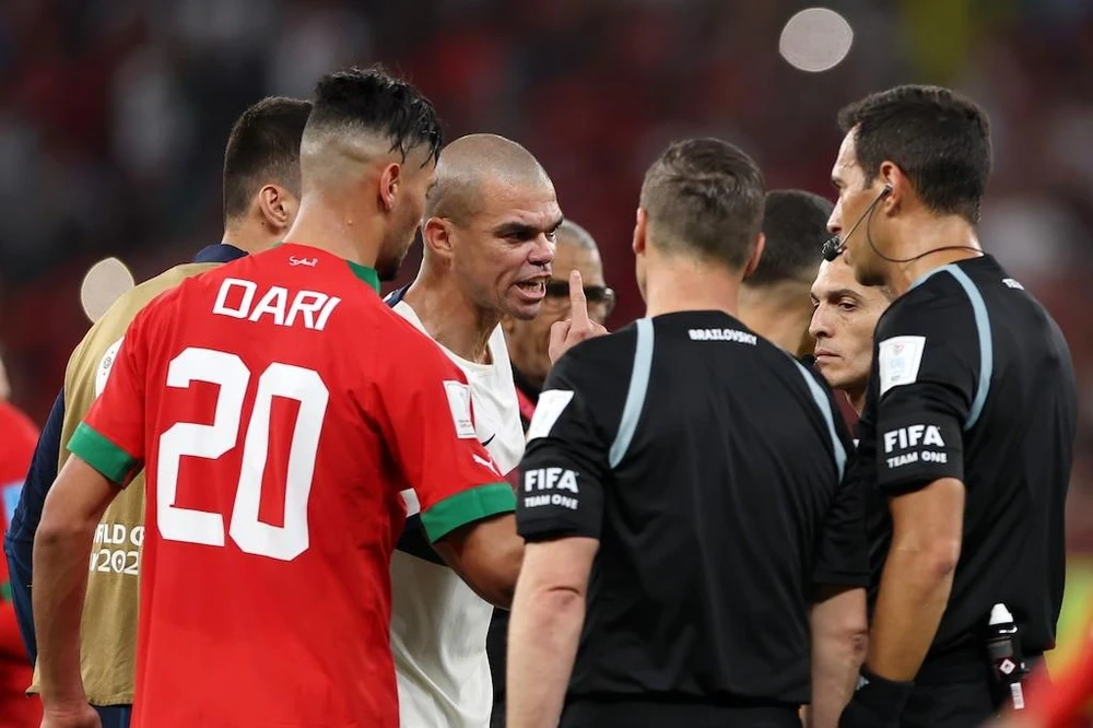 Trung vệ Pepe chỉ trích trọng tài người Argentina liên tục dừng trận đấu gây ảnh hưởng đến các tuyển thủ Bồ Đào Nha. Ảnh: GETTY.