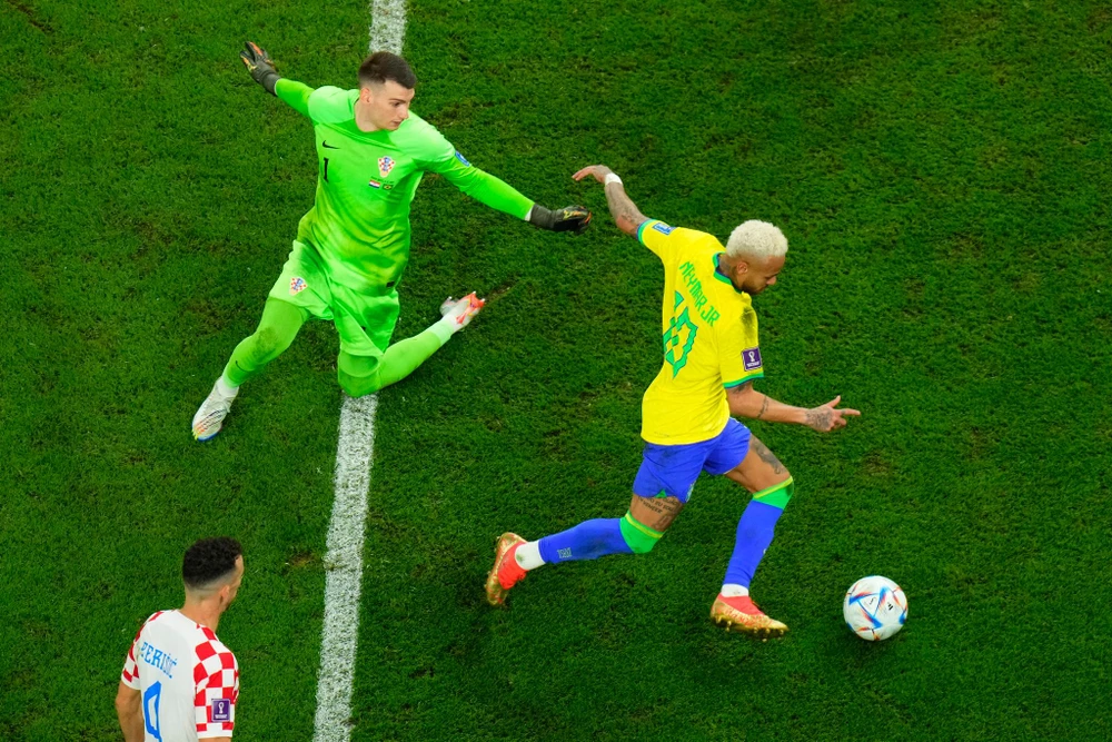 Neymar ghi bàn cho tuyển Brazil ở phút cuối hiệp phụ thứ nhất. Ảnh: GETTY.