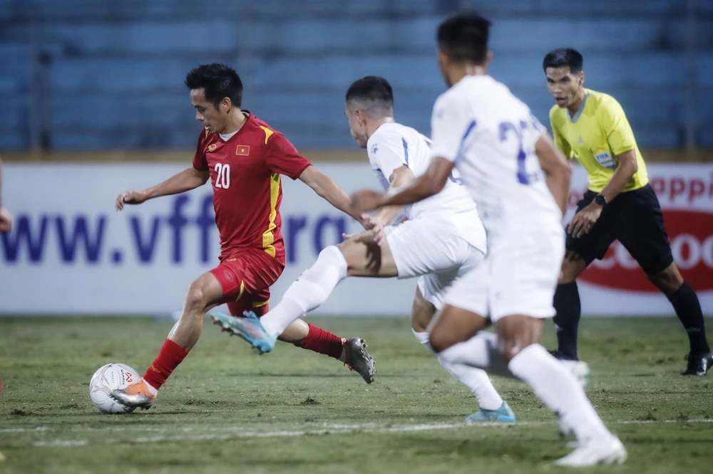 Lão tướng Văn Quyết giàu kinh nghiệm từng là thủ quân tuyển Việt Nam vô địch AFF Cup 2018. Ảnh: ANH PHƯƠNG. Lão tướng Văn Quyết giàu kinh nghiệm từng là thủ quân tuyển Việt Nam vô địch AFF Cup 2018. Ảnh: ANH PHƯƠNG.
