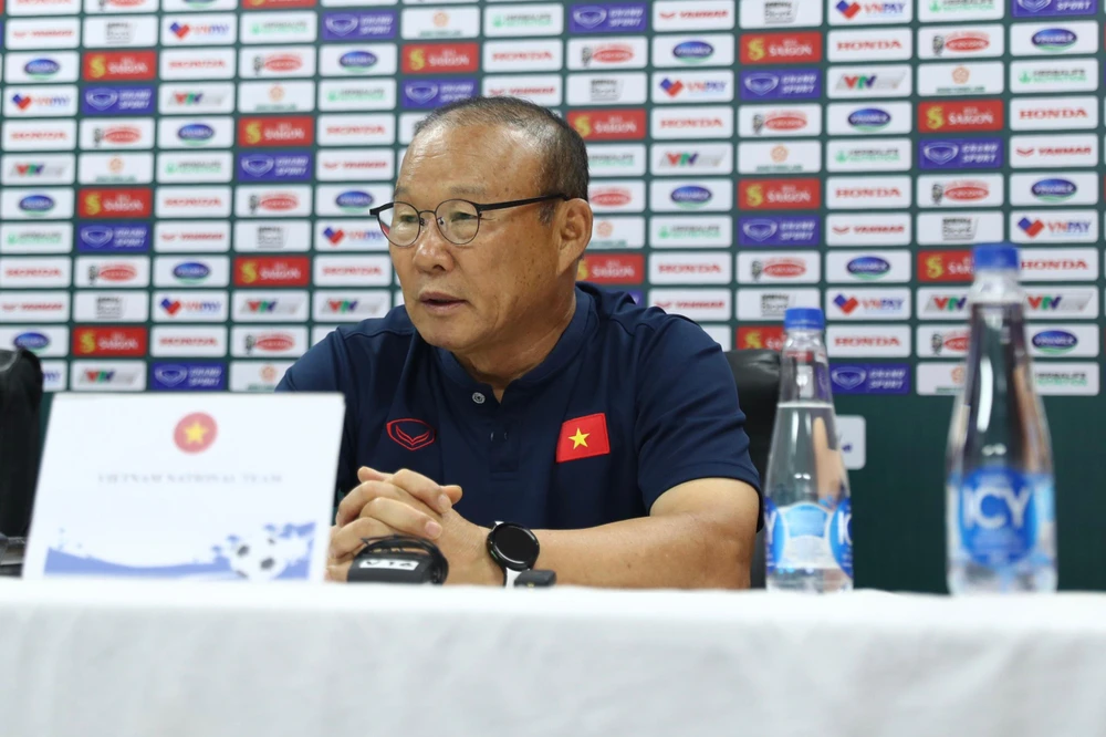 HLV Park Hang-seo cho biết các tuyển thủ Việt Nam đã sẵn sàng cho AFF Cup 2022. Ảnh: ANH PHƯƠNG. HLV Park Hang-seo cho biết các tuyển thủ Việt Nam đã sẵn sàng cho AFF Cup 2022. Ảnh: ANH PHƯƠNG.