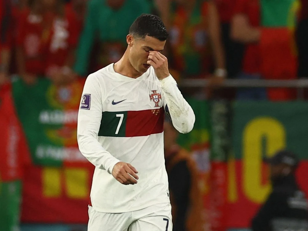 Ronaldo đã 37 tuổi khiến phong độ của anh không còn như xưa. Ảnh: GETTY