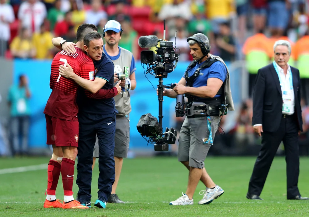 Ronaldo từng là học trò của HLV trong bốn năm ở tuyển Bồ Đào Nha. Ảnh: GETTY.