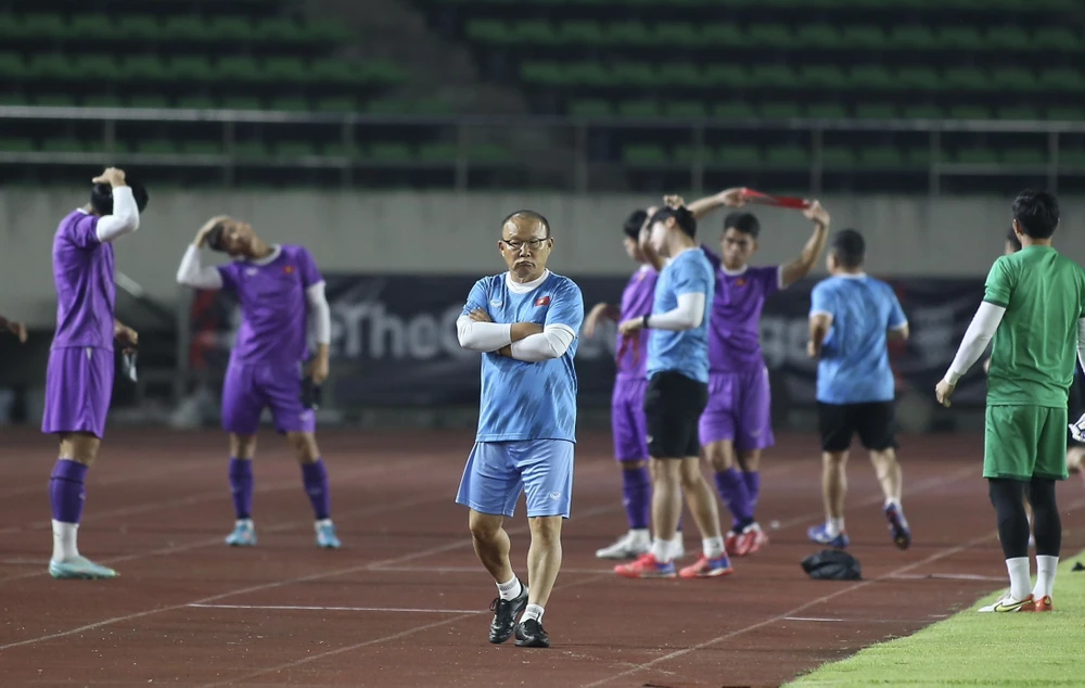 HLV Park Hang-seo sẽ giúp các học trò chơi thật tốt khi tiếp Malaysia vào lúc 19 giờ 30 trên sân Mỹ Đình ngày 27-12. Ảnh: ANH THỎA.