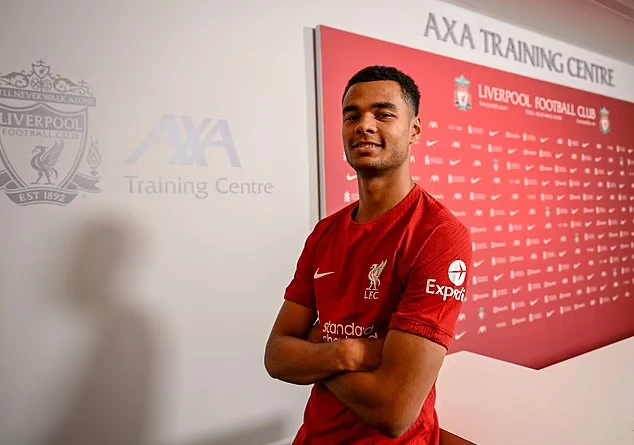 Gakpo tự tin trong màu áo mới ở sân Anfield. Ảnh: GETTY.