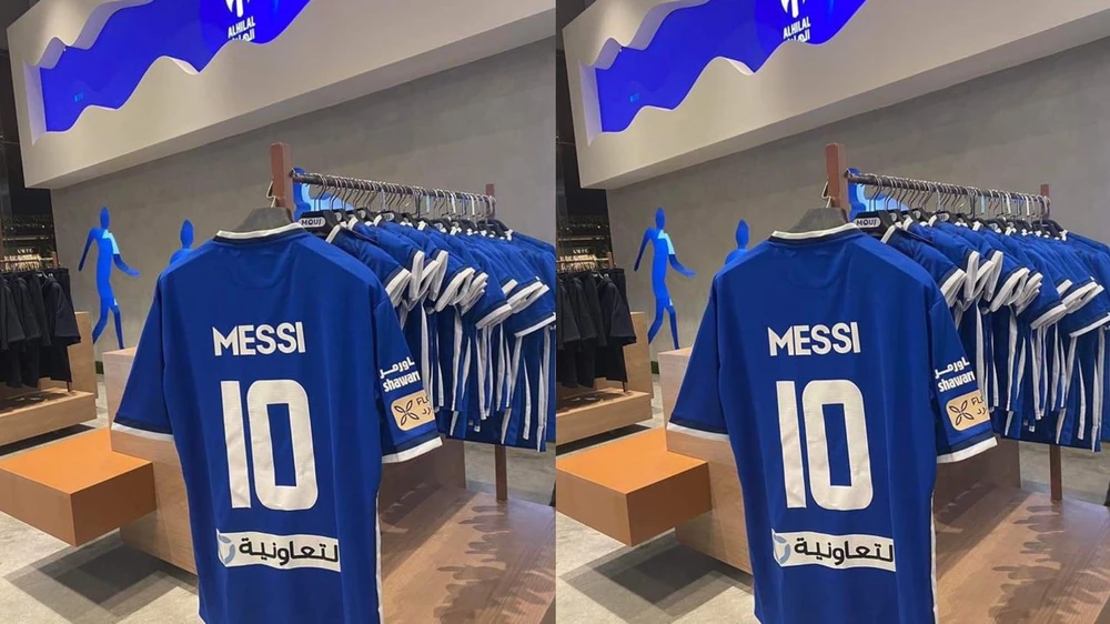 Động tác châm biếm đầu tiên của CLB Al Halil là bán áo đấu Messi trong cửa hàng của họ như thách thức đại đối thủ Al Nassr. Ảnh: GETTY.