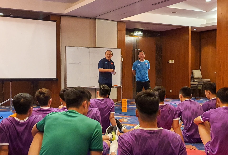 VFF gửi công điện cho Đại sứ quán Việt Nam tại Indonesia phối hợp Ban tổ chức chủ nhà bảo đảm an ninh, an toàn cho thầy trò ông Park lẫn các cổ động viên. Ảnh: VFF.