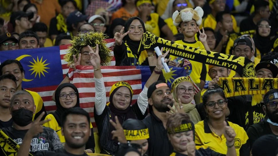 Đông đảo cổ động viên Malaysia tiếp sức cho đội nhà trên sân Bukit Jalil. Ảnh: CTV.