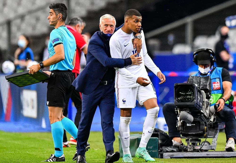 HLV Deschamp cưng chiều Mbappe nhưng sẽ không trao băng đội trưởng tuyển Pháp cho chân sút trẻ này. Ảnh: GETTY.